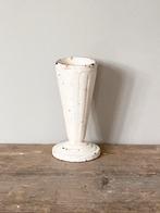 Oud gietijzeren vaasje, Antiek en Kunst, Curiosa en Brocante, Ophalen of Verzenden