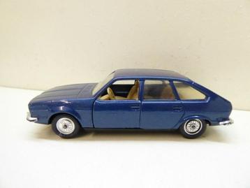 4739: Renault 30 - Solido 1:43 beschikbaar voor biedingen