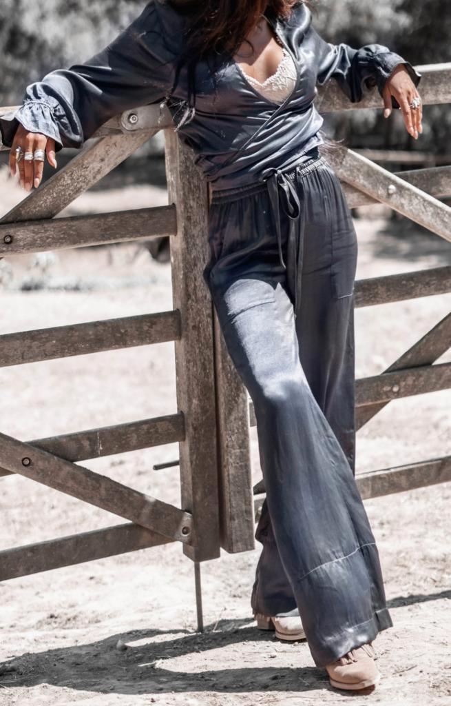 Moost Wanted Pak Top+Broek Nieuw, Kleding | Dames, Jurken, Nieuw, Maat 42/44 (L), Grijs, Onder de knie, Ophalen of Verzenden