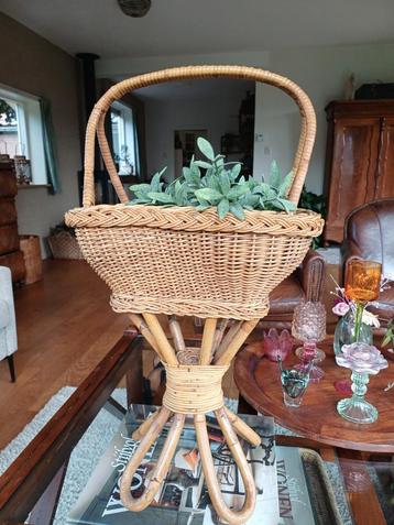 Franse Brocante Jardiniere riet rotan wicker mand  beschikbaar voor biedingen