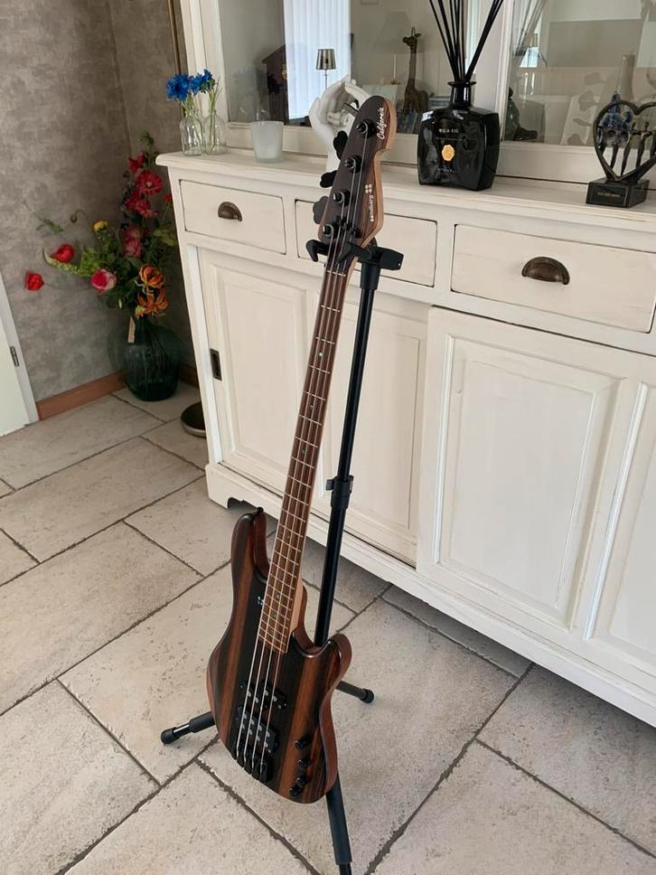 Sandberg California 4 VM Special Macassar ebbenhouten top, Muziek en Instrumenten, Snaarinstrumenten | Gitaren | Bas, Zo goed als nieuw