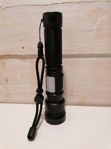 Zaklamp / flashlight ca 20cm Op batterijen beschikbaar voor biedingen