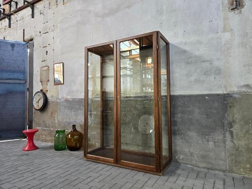 Museum Vitrinekast Grenen Hout | Grote Vintage Vitrine Kast, Huis en Inrichting, Kasten | Vitrinekasten, Gebruikt, 150 tot 200 cm