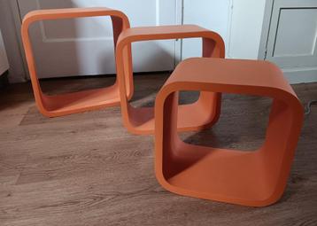 seventies 3-delig rek met afgeronde hoeken beschikbaar voor biedingen