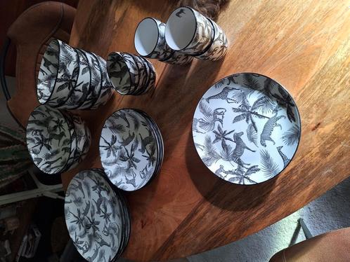 Dieren en bladeren servies, Huis en Inrichting, Keuken | Servies, Zo goed als nieuw, Overige stijlen, Ophalen of Verzenden