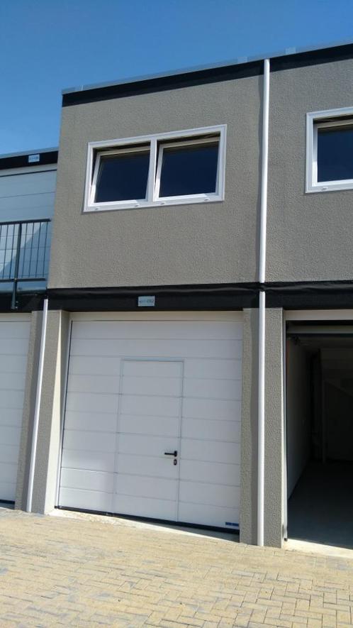 Grote garagebox Wijchen Nijmegen  met eigen  parkeerplaats, Auto diversen, Autostallingen en Garages