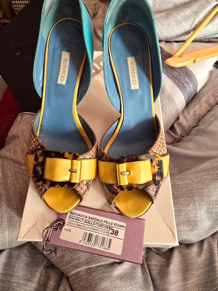Pinko Sandalen met Hoge Hakken - Maat 38, Kleding | Dames, Schoenen, Zo goed als nieuw, Schoenen met hoge hakken, Geel, Ophalen of Verzenden