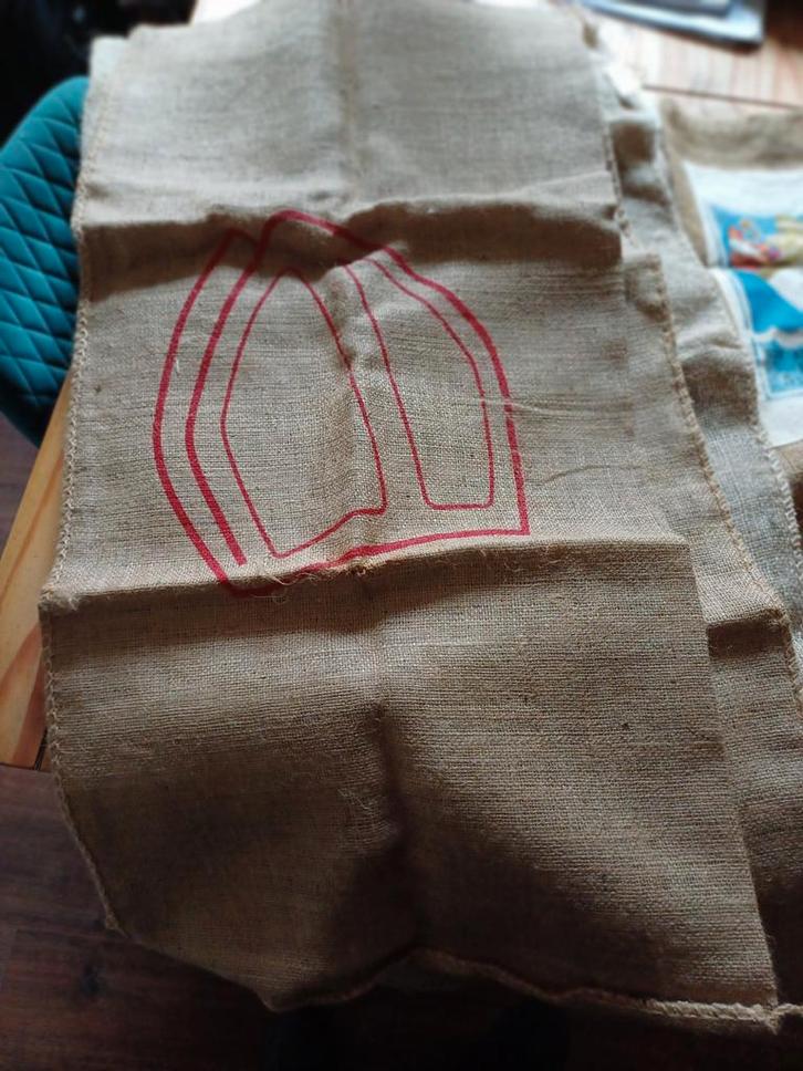 Jutezakken voor Sinterklaas. 7 keer groot 1 keer klein, Tuin en Terras, Haardhout, Minder dan 3 m³, Ophalen