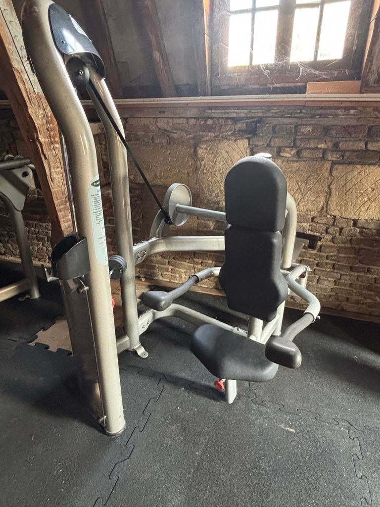 Matrix fitness tricep press apparaat, seated dip, Ophalen, Krachtstation, Armen, Zo goed als nieuw