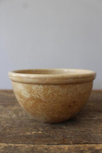 Oude brocante zwaar beboterde kom/bowl Boch *Pronck & Praal* beschikbaar voor biedingen