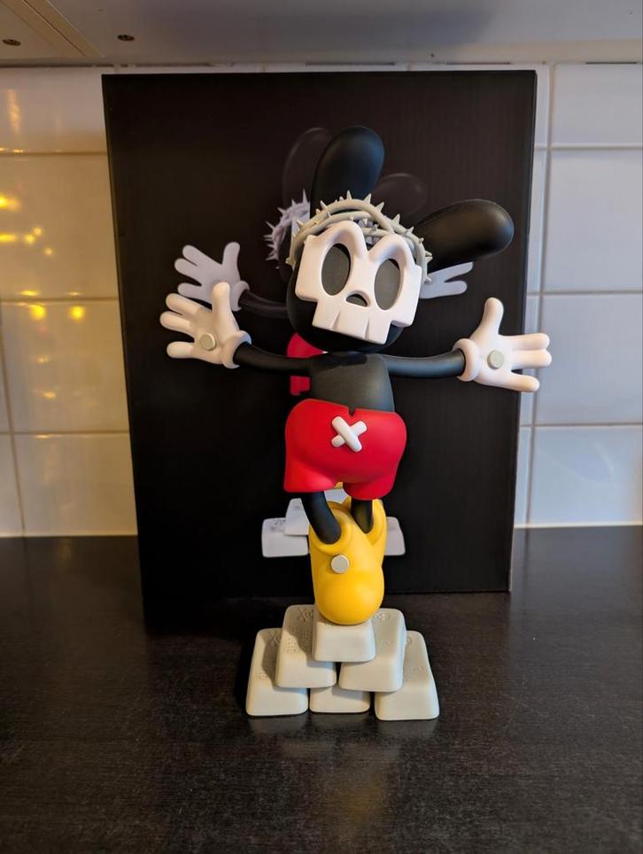 Superplastic Sanctuary Red By Ssur, Antiek en Kunst, Kunst | Designobjecten, Ophalen of Verzenden