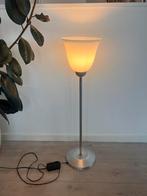 Staande lage vloer lamp met een dimmer, Huis en Inrichting, Lampen | Vloerlampen, Ophalen of Verzenden, Zo goed als nieuw