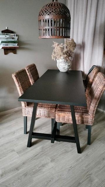 Erg leuke geheel houten eettafel 170x70 cm beschikbaar voor biedingen
