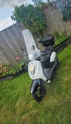 Sym Mio 50i Black Pack – Slechts 3600km, Fietsen en Brommers, Scooters | SYM, Ophalen, Zo goed als nieuw, Mio