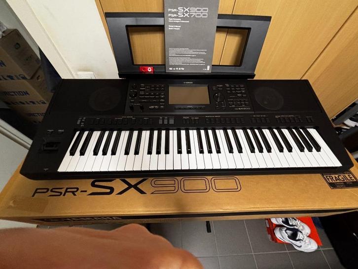 Yamaha Psr sx900,doos,fact+stand+hand+veel styles+midi's+usb, Muziek en Instrumenten, Keyboards, Zo goed als nieuw, 61 toetsen