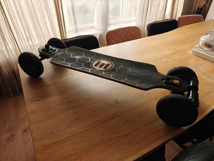 Evolve GTX Bamboo electrisch skateboard offroad editie, Sport en Fitness, Skateboarden, Gebruikt, Ophalen of Verzenden