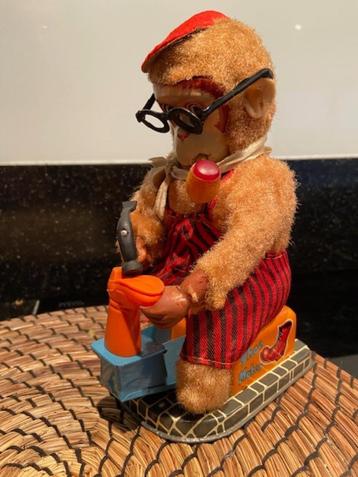 TN Japan tin toy Monkey Shoemaker aap schoenmaker jaren '60 beschikbaar voor biedingen