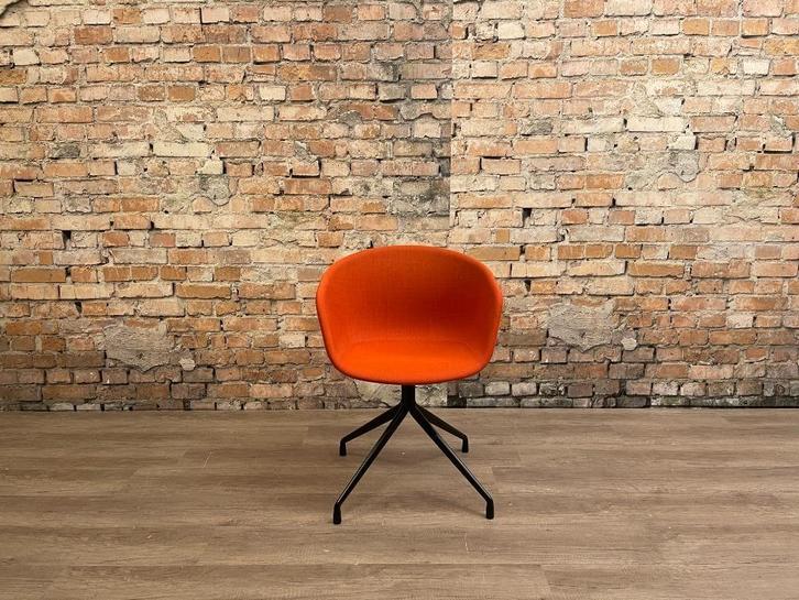 Hay AAC21 oranjerood bij TheReSales, Huis en Inrichting, Stoelen, Zo goed als nieuw, Eén, Metaal, Stof, Overige kleuren, Ophalen of Verzenden