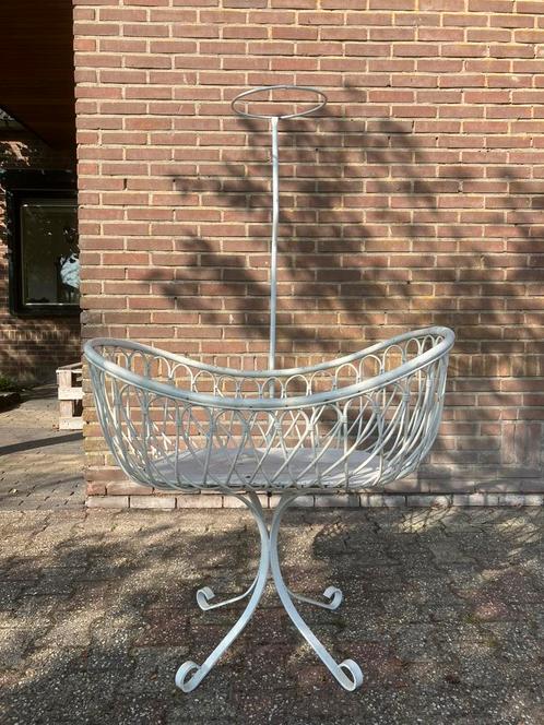 Vintage/ rotan baby wieg, Kinderen en Baby's, Babywiegjes en Ledikanten, Gebruikt, Wieg, Ophalen