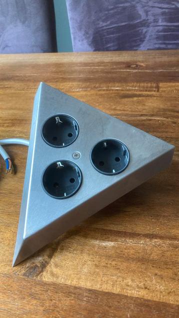 Rvs 3 voudig stopcontact voor onder keukenkastjes beschikbaar voor biedingen