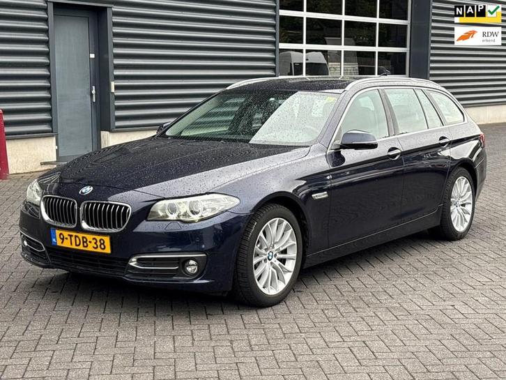 BMW 5-serie Touring 528i High Luxury Edition / PANO / TREKHA, Auto diversen, Schadeauto's, BMW, Automaat, Benzine, Stationwagon