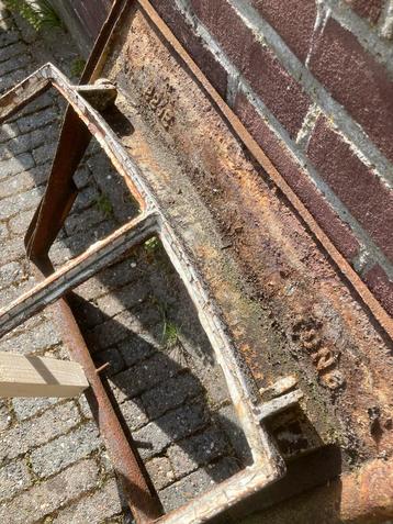 Gietijzeren boerderij ramen - Antiek gereedschap/instrumente beschikbaar voor biedingen