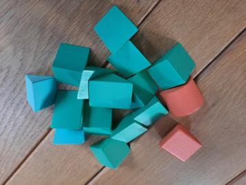 Houten blokken in pastel tinten beschikbaar voor biedingen
