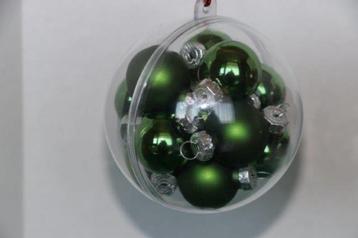 Kerstbal Plastic met 12 glazen balletjes €.3,50 beschikbaar voor biedingen