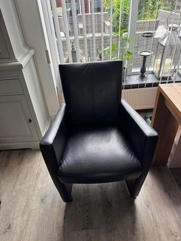 6 lederen stoelen met wielen beschikbaar voor biedingen