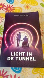 Marc de Hond - Licht in de tunnel, Boeken, Ophalen of Verzenden, Zo goed als nieuw, Marc de Hond