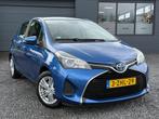 Toyota Yaris 1.5 Hybrid Aspiration Navi,Camera,102pk,Clima,C, Auto's, Gebruikt, Euro 6, 4 cilinders, Blauw