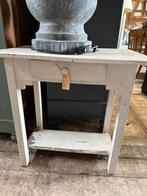 Prachtig doorleefd oud tafeltje / kastje, Ophalen