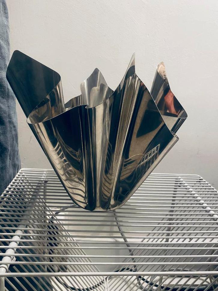 Rvs Tulpenvaas Martin Bruhl - Design Klassieker, Huis en Inrichting, Woonaccessoires | Schalen en Manden, Nieuw, Mand, Rond, Overige materialen