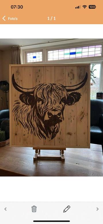 Wandbord “Schotse Hooglander” (duurzaam hout) beschikbaar voor biedingen