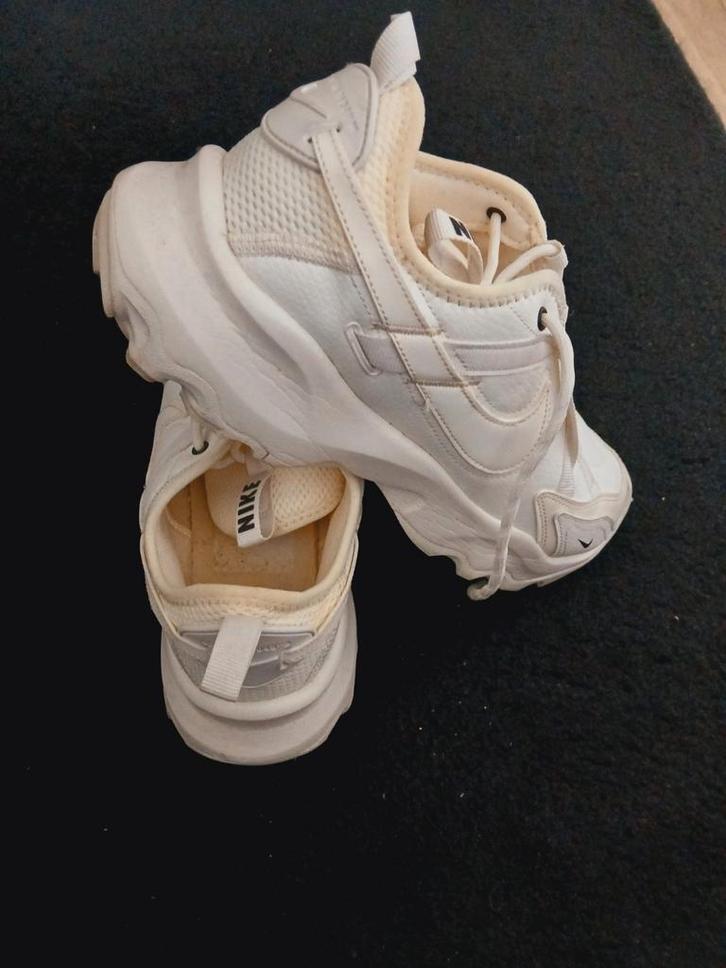 Nike Dames Schoenen Maat 40 - Zo Goed Als Nieuw!, Kleding | Dames, Schoenen, Zo goed als nieuw, Sneakers of Gympen, Wit, Ophalen