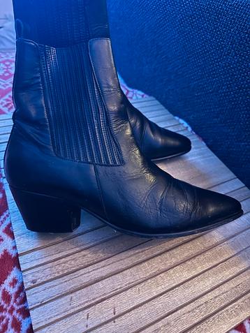 Zwarte leren enkellaarsjes merk Sandro maat 39 beschikbaar voor biedingen