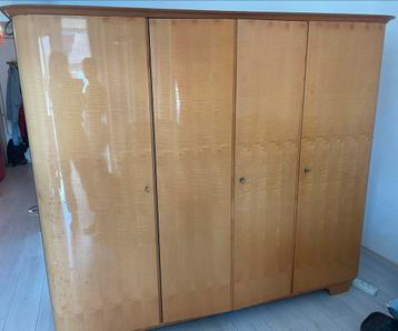 Vintage Mid-century kledingkast beschikbaar voor biedingen