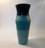 Prachtige handgemaakt aardewerken vaas, zwart met blauw, Blauw, Aardewerk of Porselein, Ophalen of Verzenden, Zo goed als nieuw