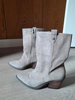 Nieuwe suède leren laarzen van Zusss. Maat 40, Kleding | Dames, Schoenen, Ophalen of Verzenden, Zo goed als nieuw, Beige