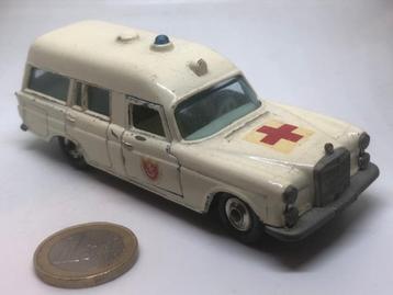Mercedes Benz Binz Ambulance K-6 UNIEK MET BRANCARD, Lesney beschikbaar voor biedingen