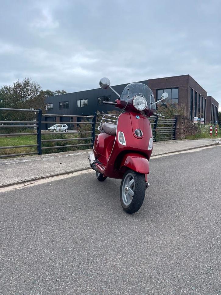 Vespa lx 50 172cc, Fietsen en Brommers, Scooters | Vespa, Zo goed als nieuw, Vespa LX, Benzine, Ophalen