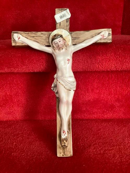 Religie ❤️ prachtig porseleinen kruisbeeld crucifix, Antiek en Kunst, Antiek | Religie, Ophalen of Verzenden