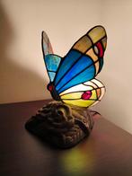 Mooie kleurrijke Tiffany stijl tafellamp vlinder, Antiek en Kunst, Ophalen