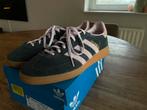 Adidas handball spezial Black/pink 40 2/3, Ophalen of Verzenden, Zo goed als nieuw, Zwart, Sneakers of Gympen