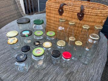 Diverse glazen potten en flessen ca 22 stuks beschikbaar voor biedingen
