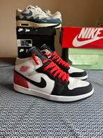 Jordan 1 Mid Union Red black maat 44 VNDS, Kleding | Heren, Schoenen, Ophalen of Verzenden, Zo goed als nieuw, Overige kleuren