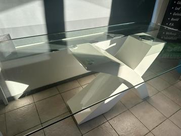 Glaze Tafel beschikbaar voor biedingen