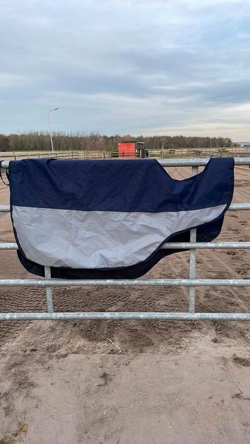 Waterdichte uitrijdeken 0 gr, maat L beschikbaar voor biedingen
