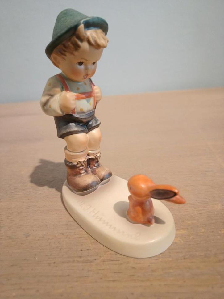 Hummel Goebel 6/0 Jager met Konijn, Antiek en Kunst, Antiek | Keramiek en Aardewerk, Ophalen of Verzenden