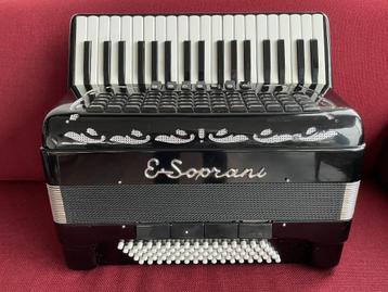 Italiaanse E.Soprani accordeon .  beschikbaar voor biedingen